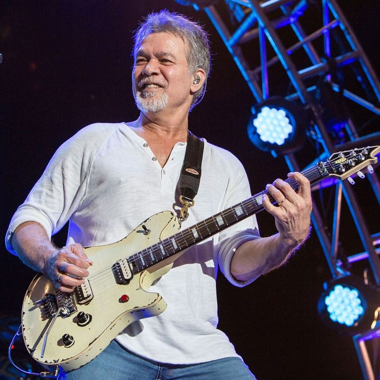 Ünlü Gitarist Eddie Van Halen Hayatını Kaybetti