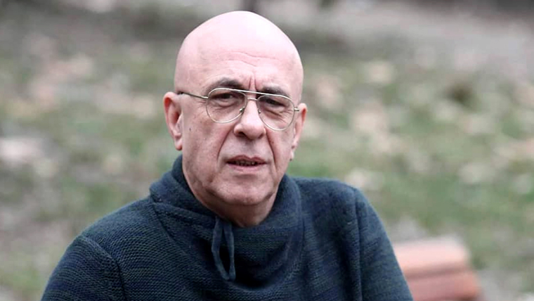 Sezgin Kaymaz: “Hastanede yatanları düşünüyorum, hastanede yatanları ayağa kaldırmaya çalışan sağlıkçıları düşünüyorum sürekli. Kalbim çok kırılıyor o zaman.”