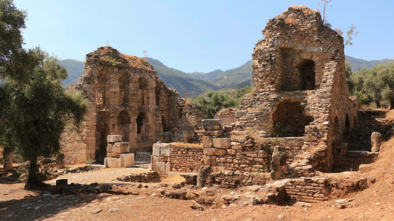 Nysa Antik Kenti’nde 1800 yıllık kütüphane basamakları gün yüzüne çıktı