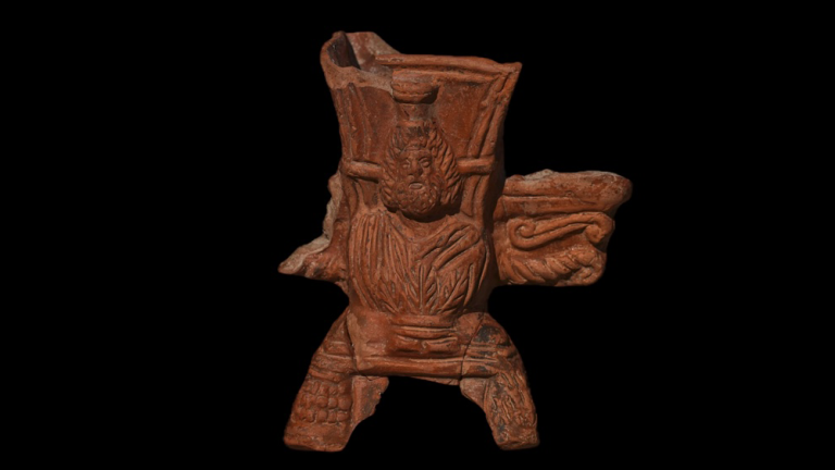 Efes’te Mısır Tanrısı Serapis Kabartmalı Tütsü Kabı bulundu