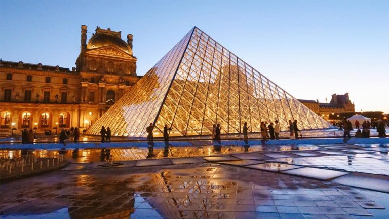 Louvre Müzesi’nde şimdi de su sızıntısı: Yüzlerce eser zarar gördü
