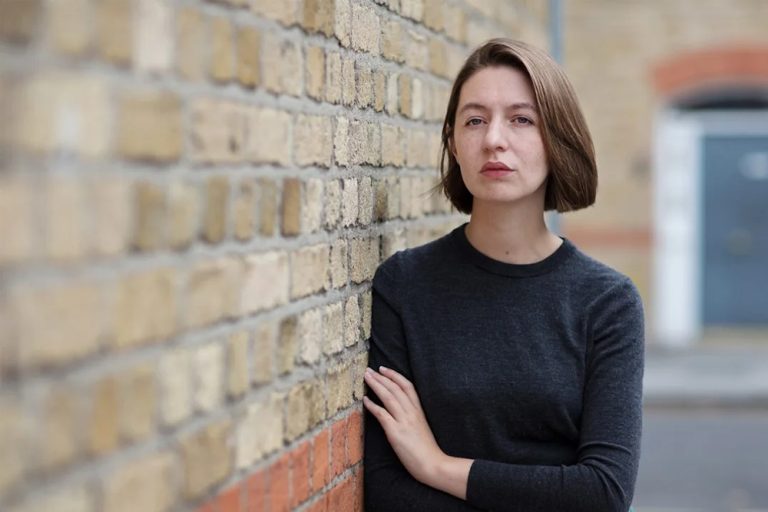 Sally Rooney Filistin’e desteği nedeniyle İngiltere’de kitap yayınlayamayabilir